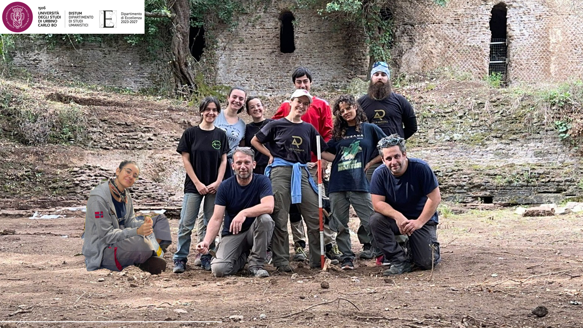  Il gruppo degli studenti e delle studentesse dei corsi di laurea triennale (Scienze Umanistiche) e
Magistrale (Archeologia del Mediterraneo classico) che hanno partecipato alla prima campagna di scavo.