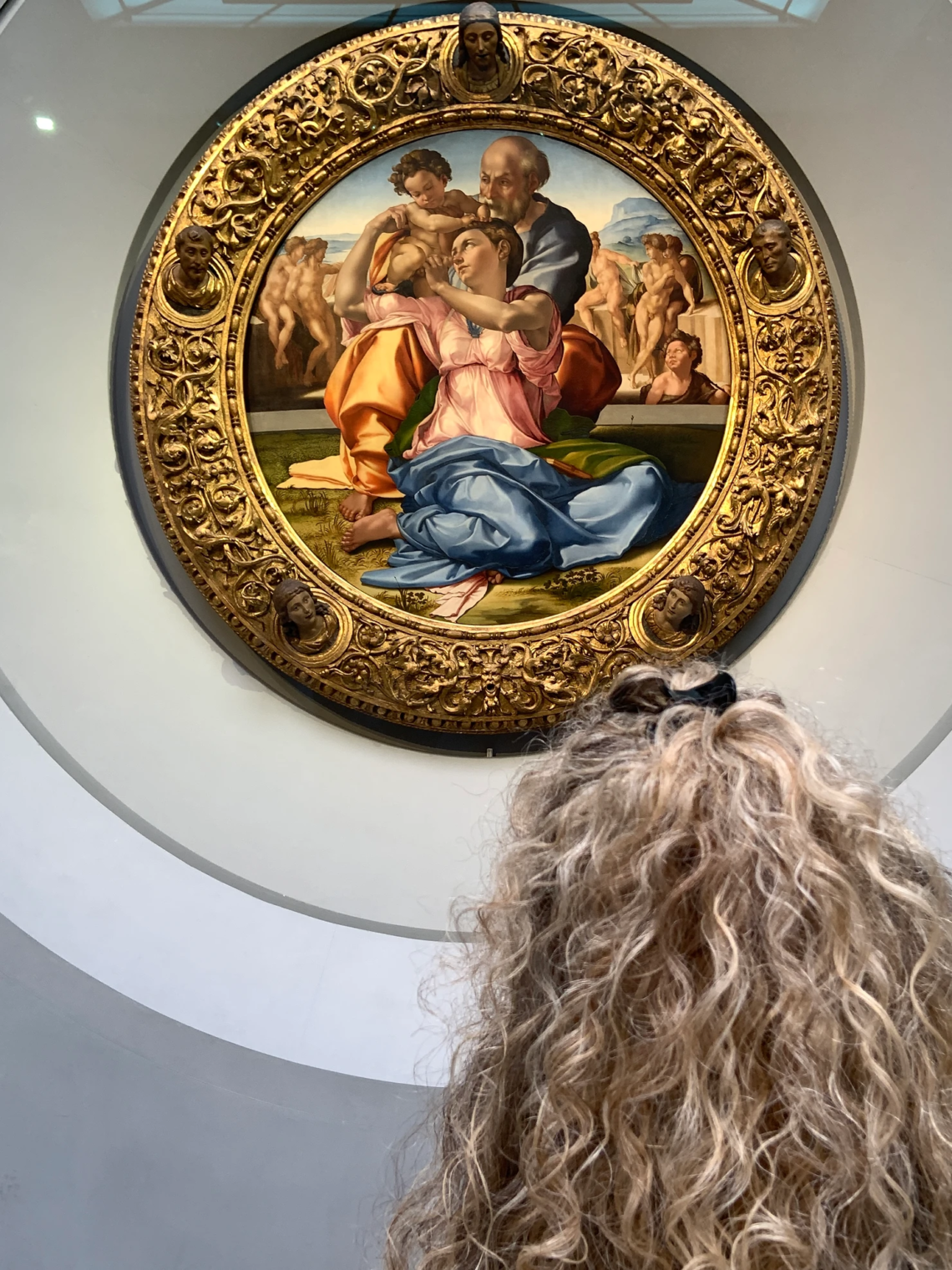 Michelangelo Buonarroti "Sacra Famiglia" (Tondo Doni) 1505-1506, tempera grassa su tavola, diametro 120 cm. Galleria degli Uffizi, Firenze. Foto Galleria degli Uffizi, Firenze.