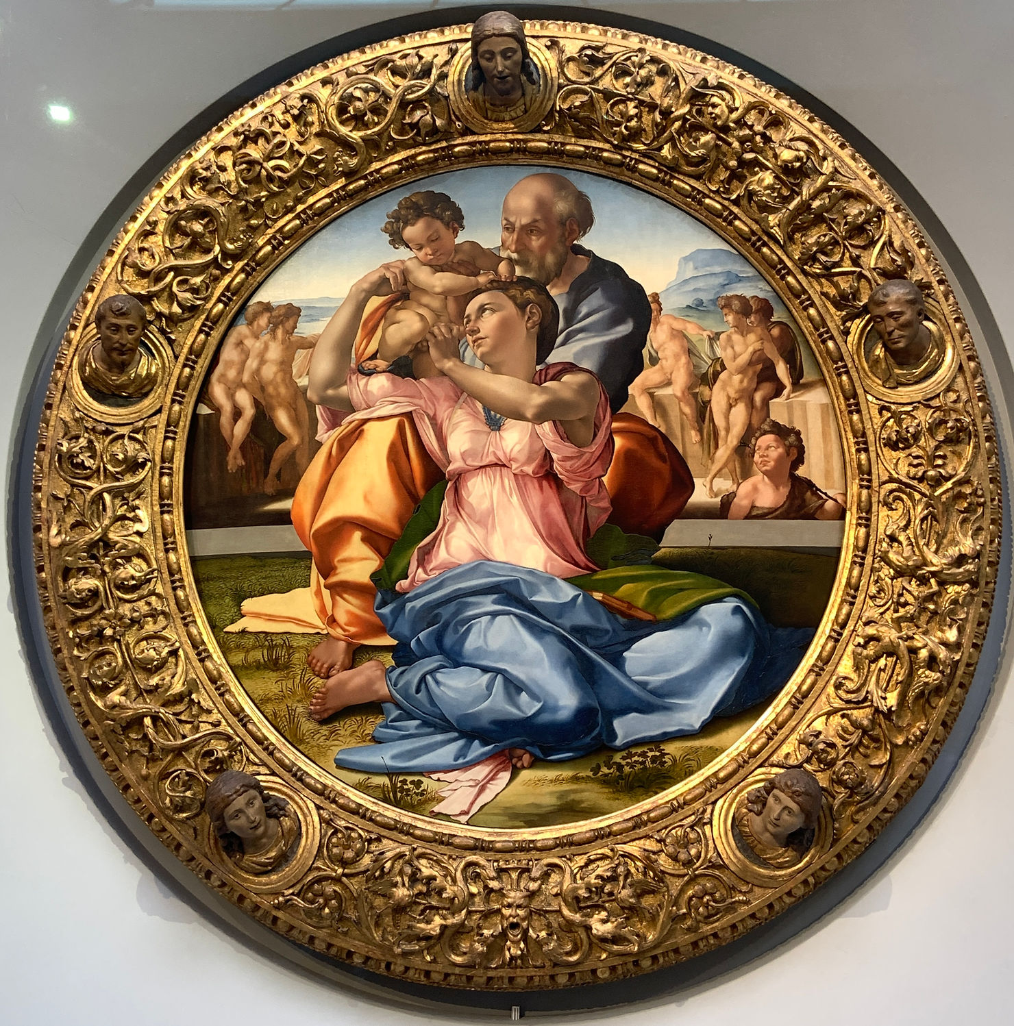 Michelangelo Buonarroti "Sacra Famiglia" (Tondo Doni) 1505-1506, tempera grassa su tavola, diametro 120 cm. Galleria degli Uffizi, Firenze. Foto Galleria degli Uffizi, Firenze.